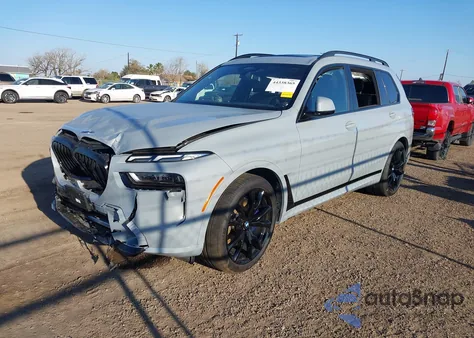 2026 BMW X7 xDrive40I z USA, uszkodzony, nr VIN 5UX23EM04T9287980